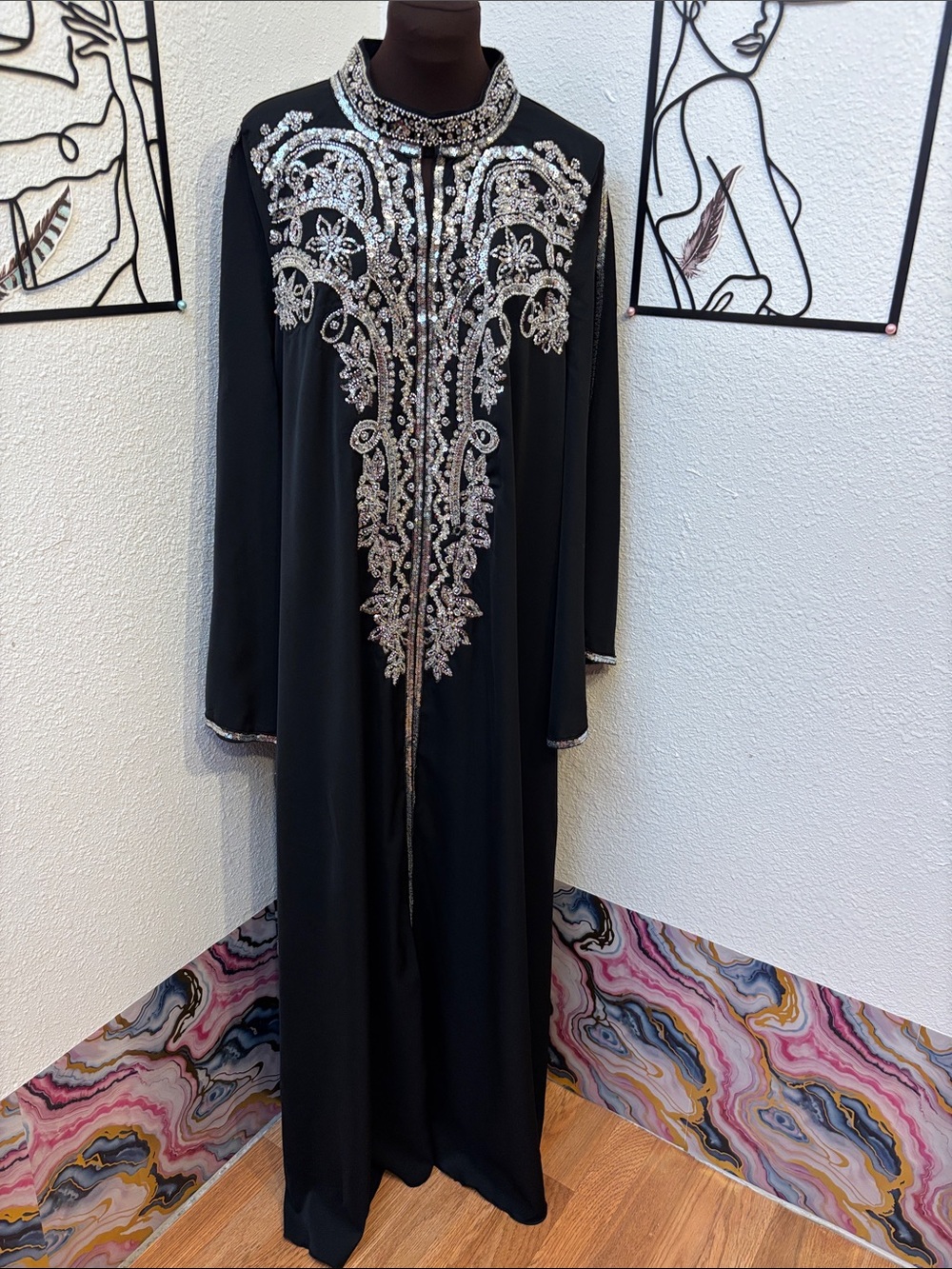 Unithorse black and silver-tone long bell sleeve maxi kaftan. Size 1X